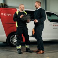Service monteur bij klant